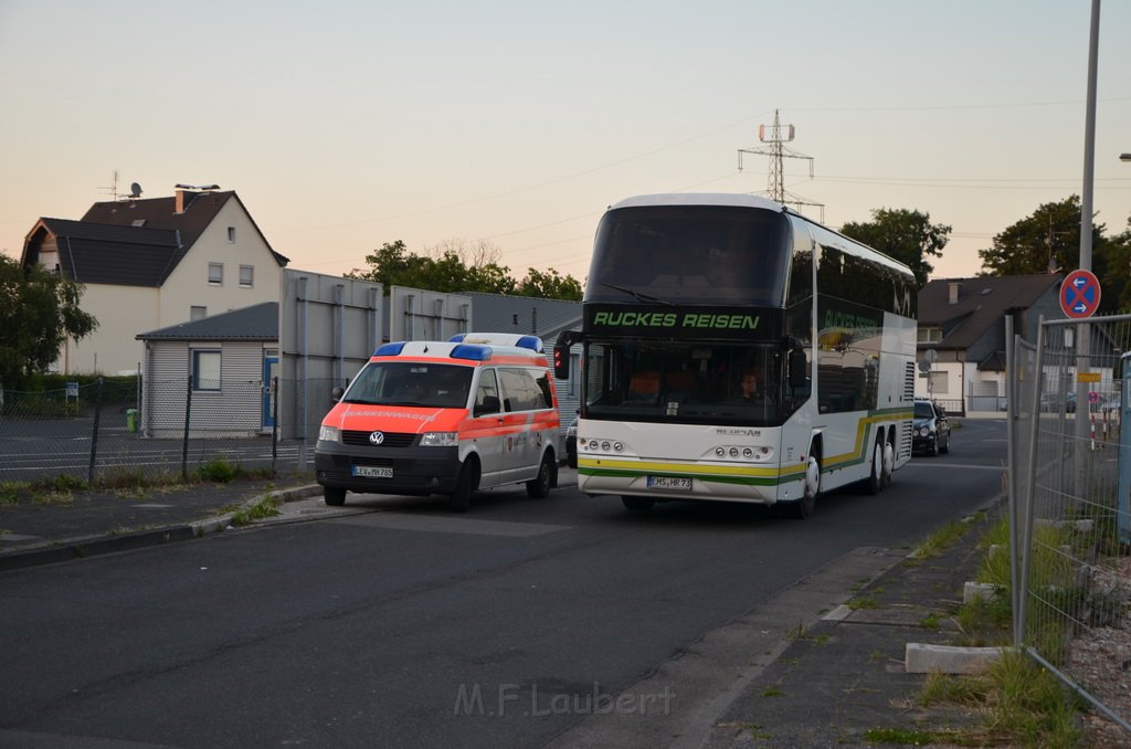 Einsatz BF Koeln Klimaanlage Reisebus defekt A 3 Rich Koeln hoehe Leverkusen P194.JPG
